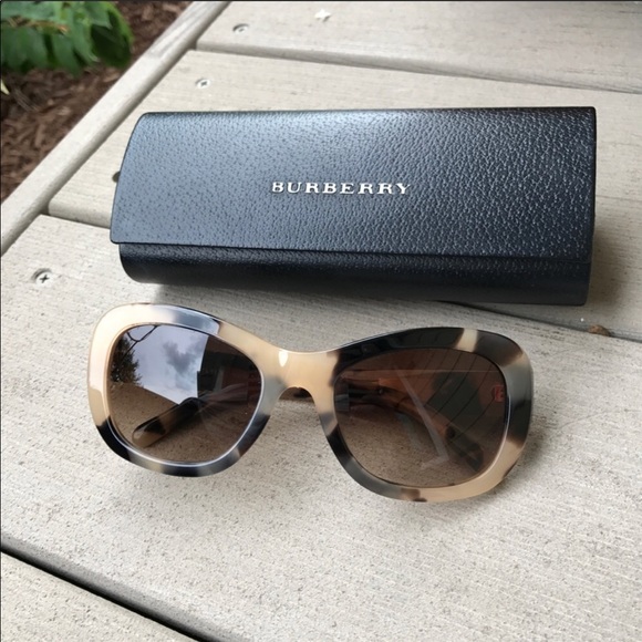 Burberry Accessories - Burberry Sunglasses